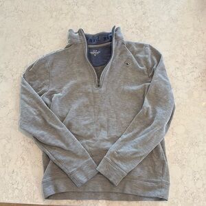 Grey vineyard vines quarter zip in good condition